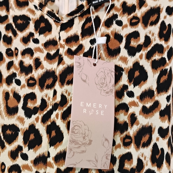 Emery Rose Leopard Women's LG Romper W/Ruffle Straps - Picture 3 of 12